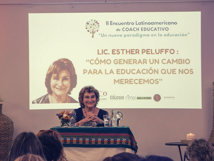 Lic. Esther Peluffo, maestra con visión emprendedora